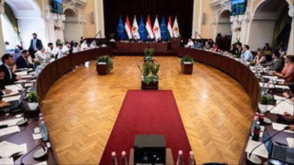 Hebegett-habogott angolul a Tisza egyik fővárosi cég vezetésére jelölt embere, pedig azt állította, tud angolul