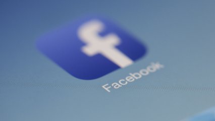 Ismét ingoványos talajra tévedt a Facebook, kutakodhat a készülékünkben
