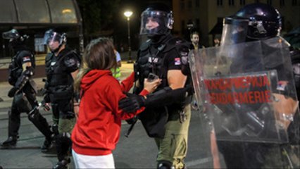Pattanásig feszült a helyzet Szerbiában, a polgárok kihirdették a szükségállapotot