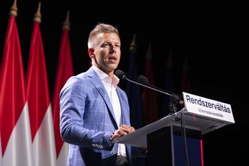 Magyar szerint azért is kellene a Tisza-kétharmad, hogy Rogánt bilincsben vigyék el a milliárdos hajlékából