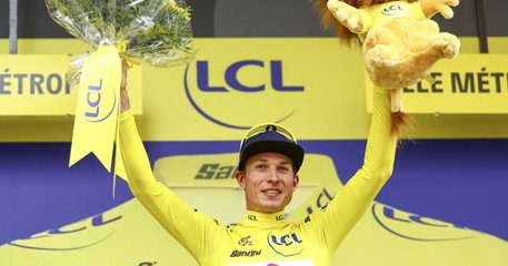 Bukások, oldalszél és egy sima Philipsen-győzelem - Ilyen volt a Tour nyitószakasza
